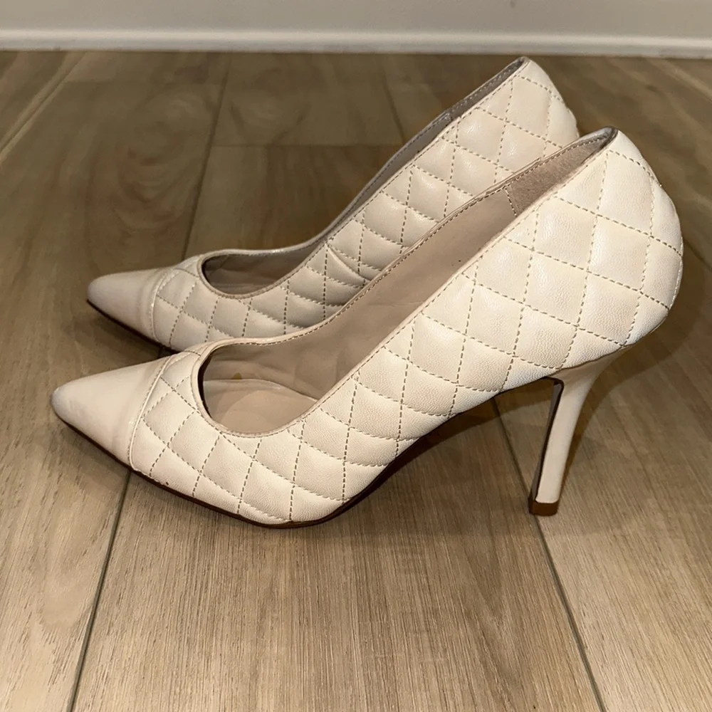 New Women’s Shoe Dazzle Brand Size 11 Quilted Heels Ivory Cream Tan NWOT - Picture 2 of 7